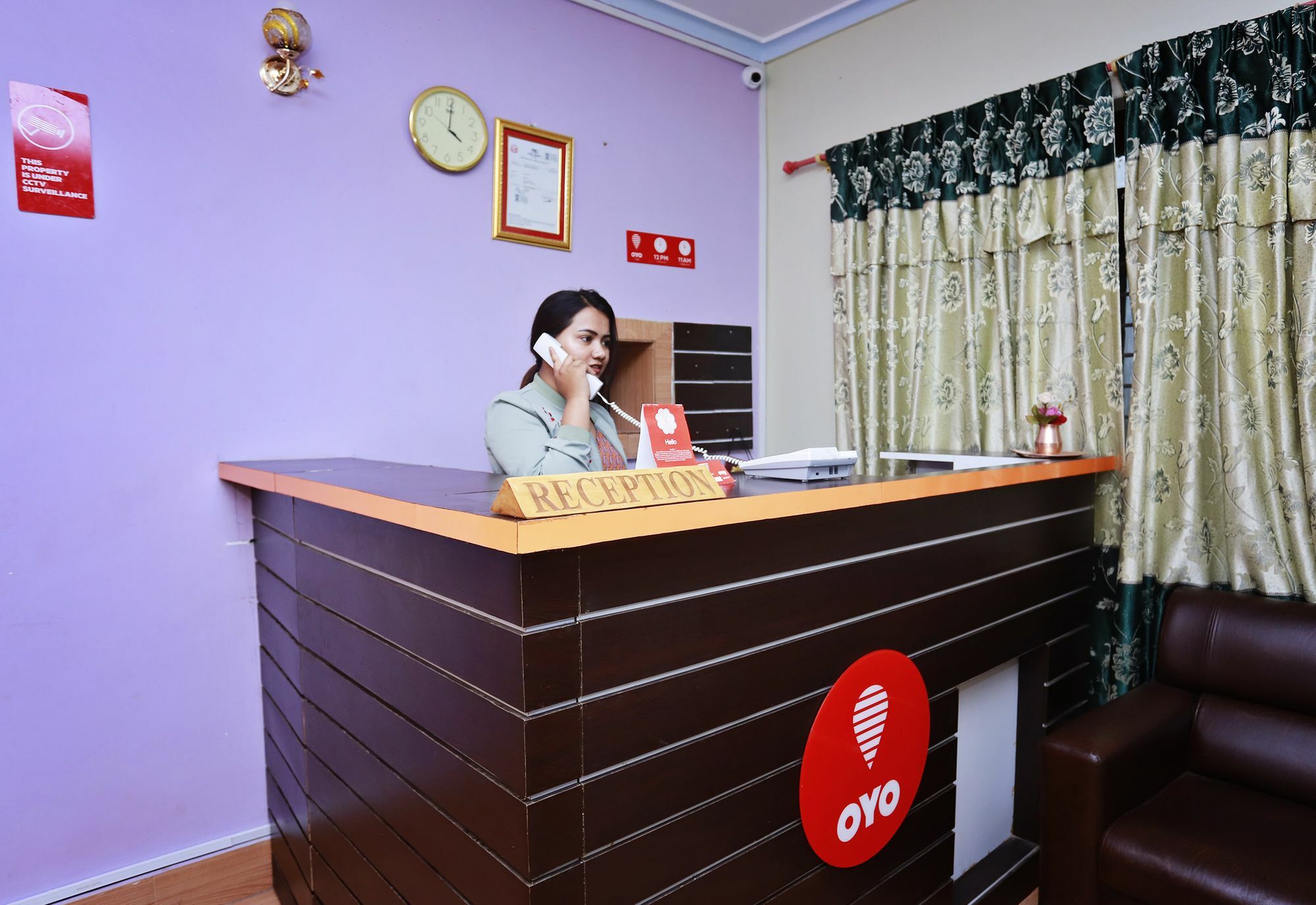 Oyo 575 Api Suites Pokhara Exterior foto
