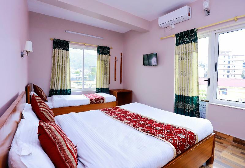 Oyo 575 Api Suites Pokhara Exterior foto