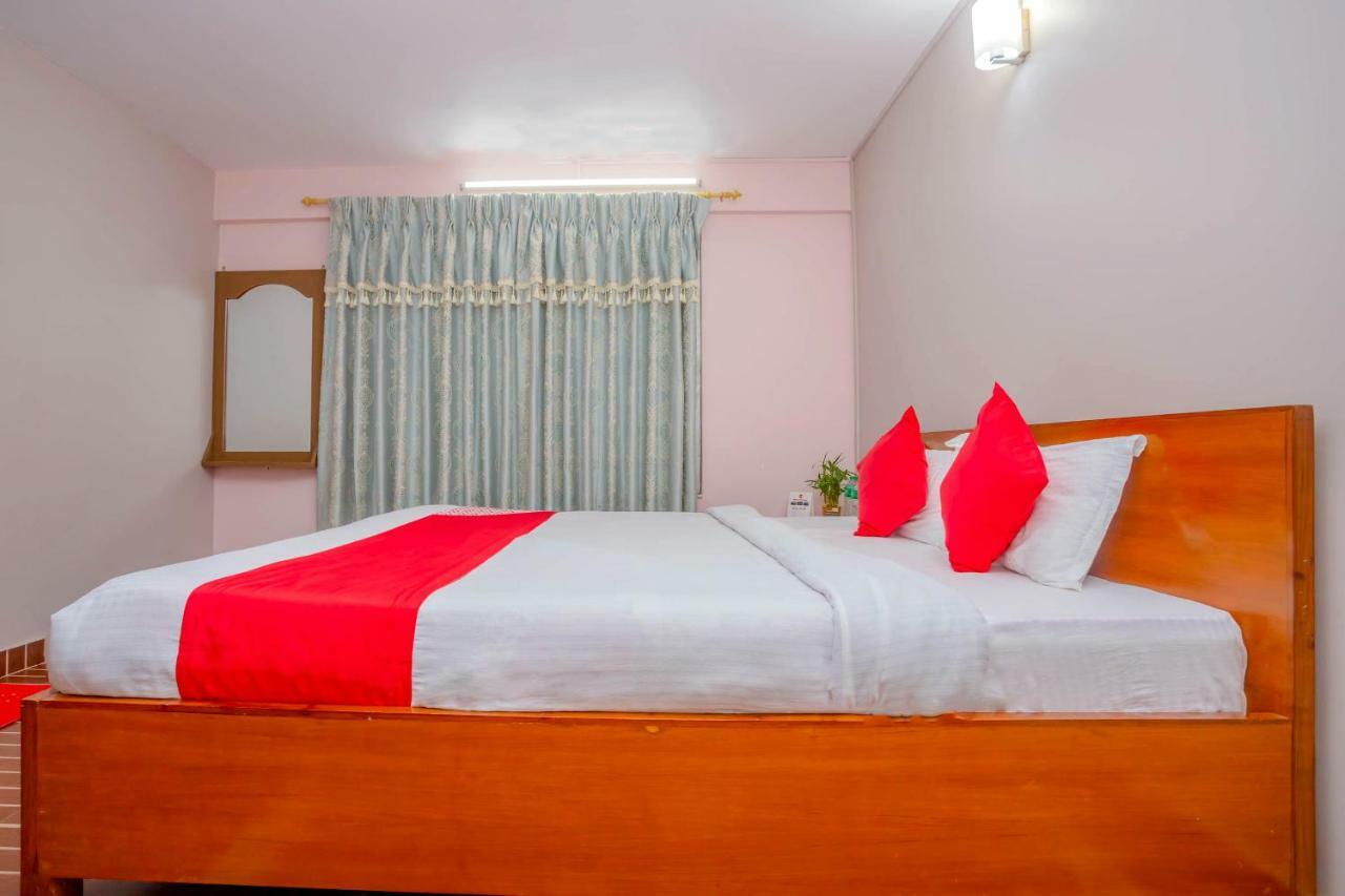 Oyo 575 Api Suites Pokhara Exterior foto