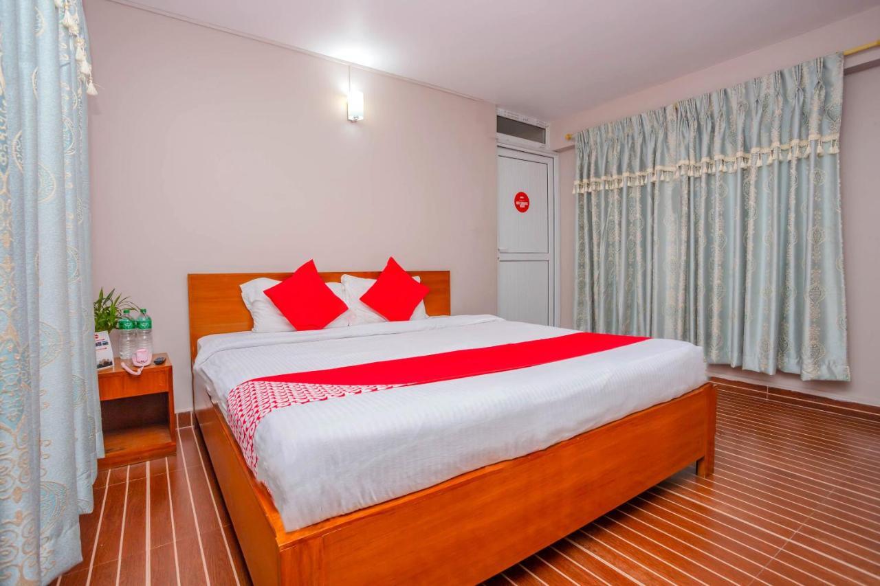 Oyo 575 Api Suites Pokhara Exterior foto